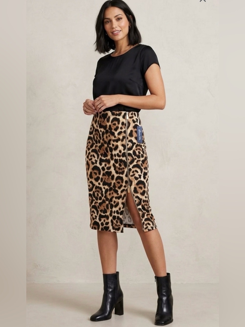 Chic Leopard Print Pencil Skirt - Picture 5 of 5